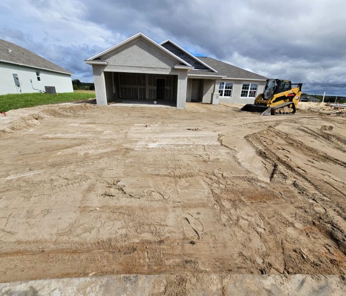 taylor's dirt n' grading photo on a job site